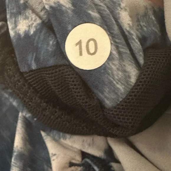 Lululemon Light Speed Vest Sea Side Silver Fox Alberta Lake Sz 10 - Picture 10 of 13